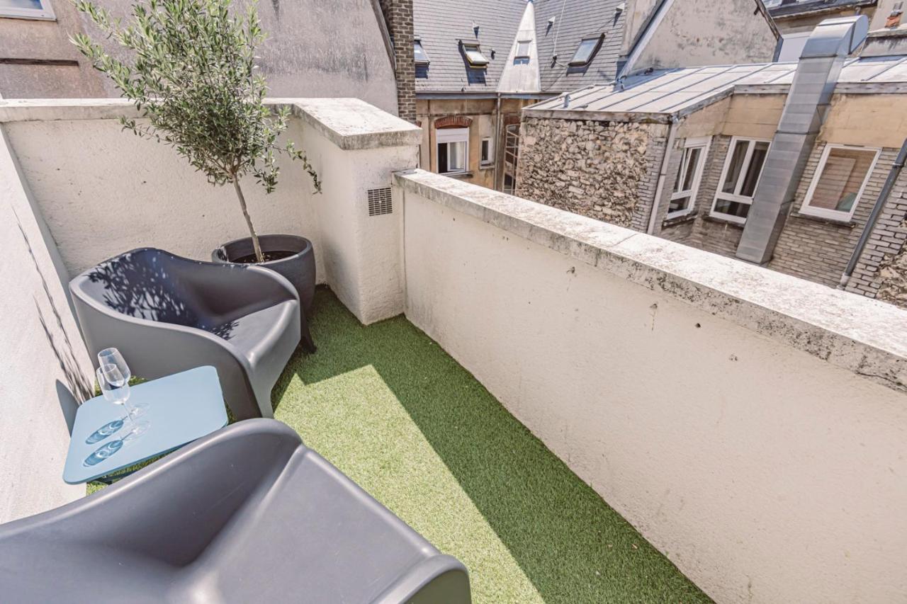 - Place Du Forum - Cathedrale - Terrasse Apartment